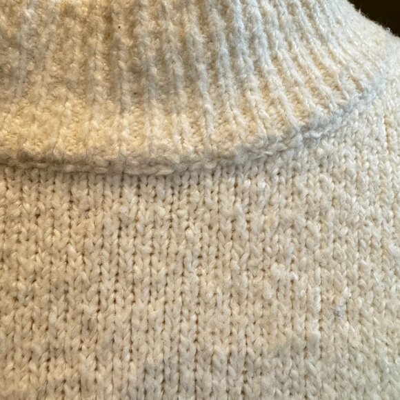 Oversized Soft Elizabeth & James Baggy Cream Comfy Sweater - Picture 6 of 9